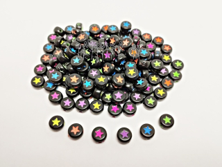 Akrylové korálky černé s barevnými hvězdičkami, cca 7mm, mix barev, balení 20ks