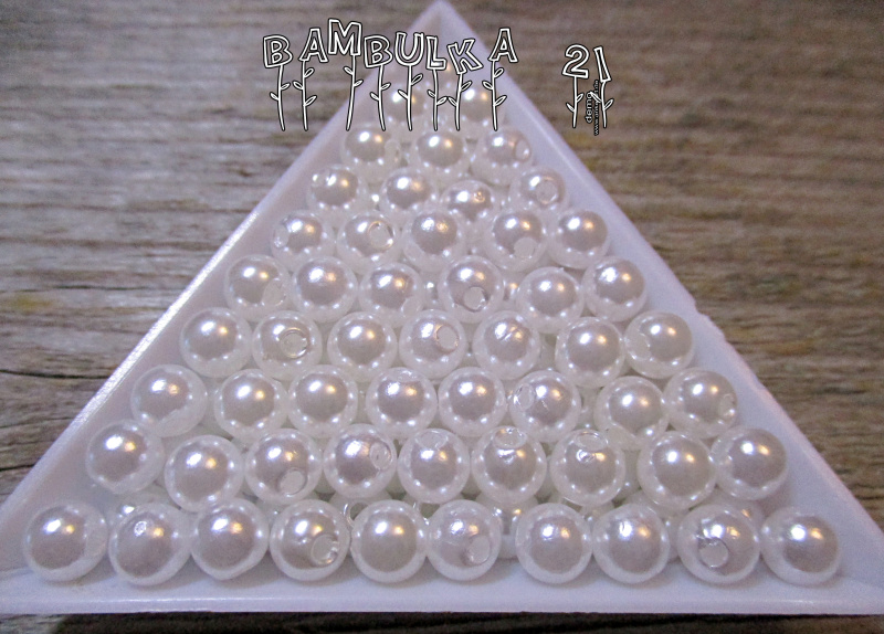 Akrylové perličky 6mm, barva bílá "voskovaná" - balení 40ks 