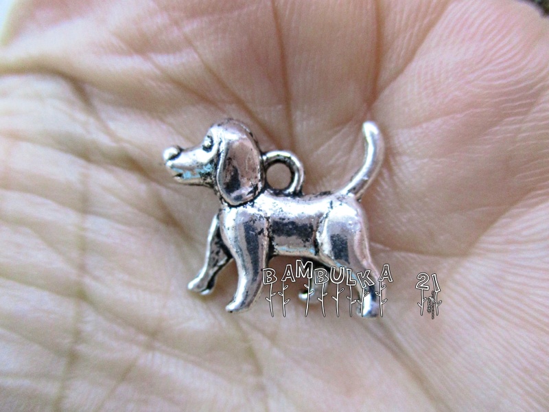 Kovový přívěsek stojící pejsek 3D, cca 16x14mm - 1ks