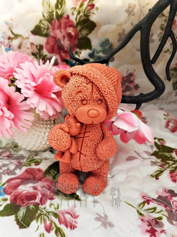 Medvídek v pyžamku, hnědo-červený, vůně: Květ.zahrada(Balíkovna nebo Zásilkovna)