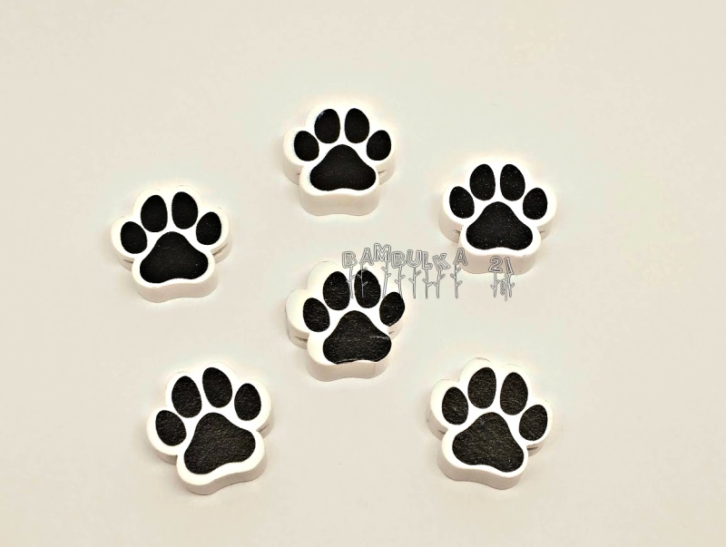 Přívěsek tlapka dřevěná, boční průtah, cca 20x19mm, 1ks