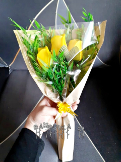 Kytice tří růží, barva žlutá, vůně: Růže (Balíkovna nebo Zásilkovna)